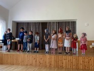 BESEDA S DŮCHODCI - VYSTOUPENÍ DĚTSKÉHO SBORU CHMELÍČEK